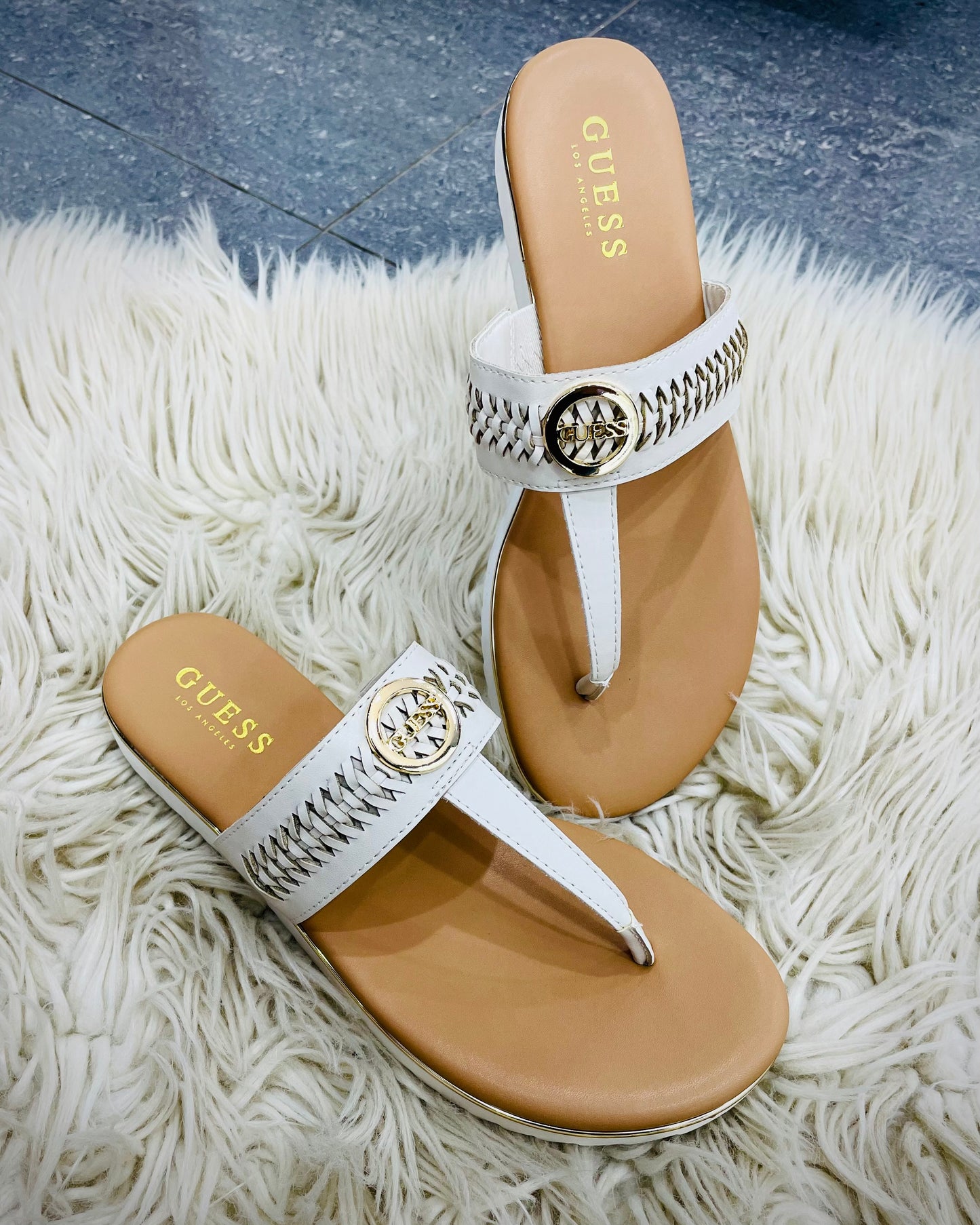 Sandalias GUESS NATURAL CREMA